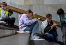 Photo of Как школьники в Украине возвращаются к учебе под российскими ударами