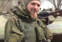Photo of Ян Петровский позировал на фоне тел украинцев. Почему Финляндия отказалась выдать его Украине?