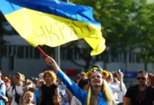 Photo of Конец мифа о братстве. Подавляющее большинство жителей Украины теперь говорит в быту на украинском и не считает русских братским народом