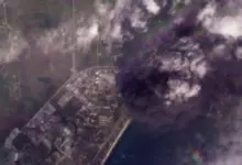 Photo of Нефтебаза в Феодосии горит третий день после украинского удара. Что известно