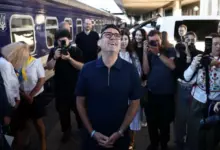 Photo of Энди Бернем приехал в Киев. Он передаст Зеленскому чертежи дальнобойных ракет