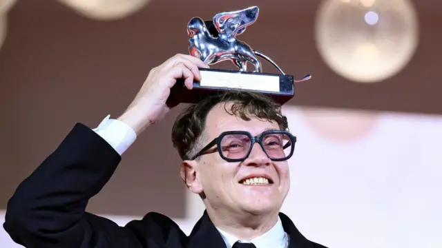 Photo of Илья Хржановский получил «Серебряного льва» Венецианского кинофестиваля за фильм «Дау»