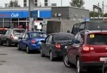 Photo of Топливный кризис в Петербурге: горожане привыкают к дефициту