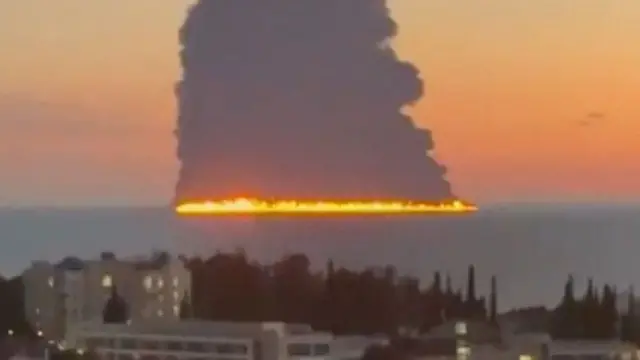 Photo of «Как в фильме-катастрофе». Чем грозит побережью и жителям Сочи пожар на атакованном танкере