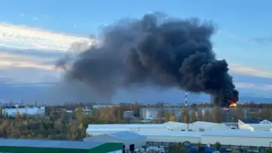 Photo of Массированный удар по Санкт-Петербургу: пожары на нефтяных объектах, повреждены центр «ВКонтакте» и склад Ozon. Что известно